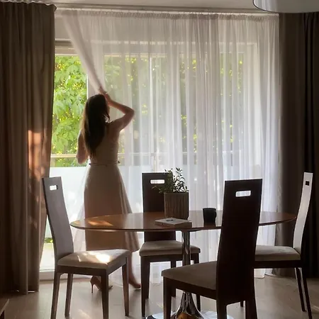 Premier Suites Apartment *